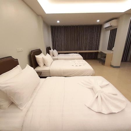 Zleep D Hotel 우돈타니 외부 사진